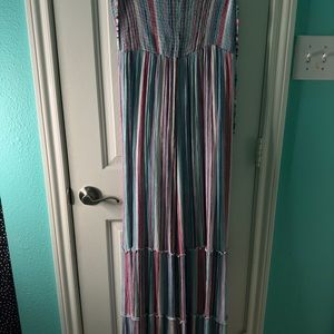Maxi dress, lined well . Size medium. Excellent condition. Multicolored.